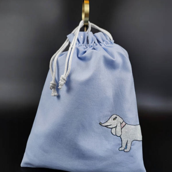 Laundry bag with dog embroidery